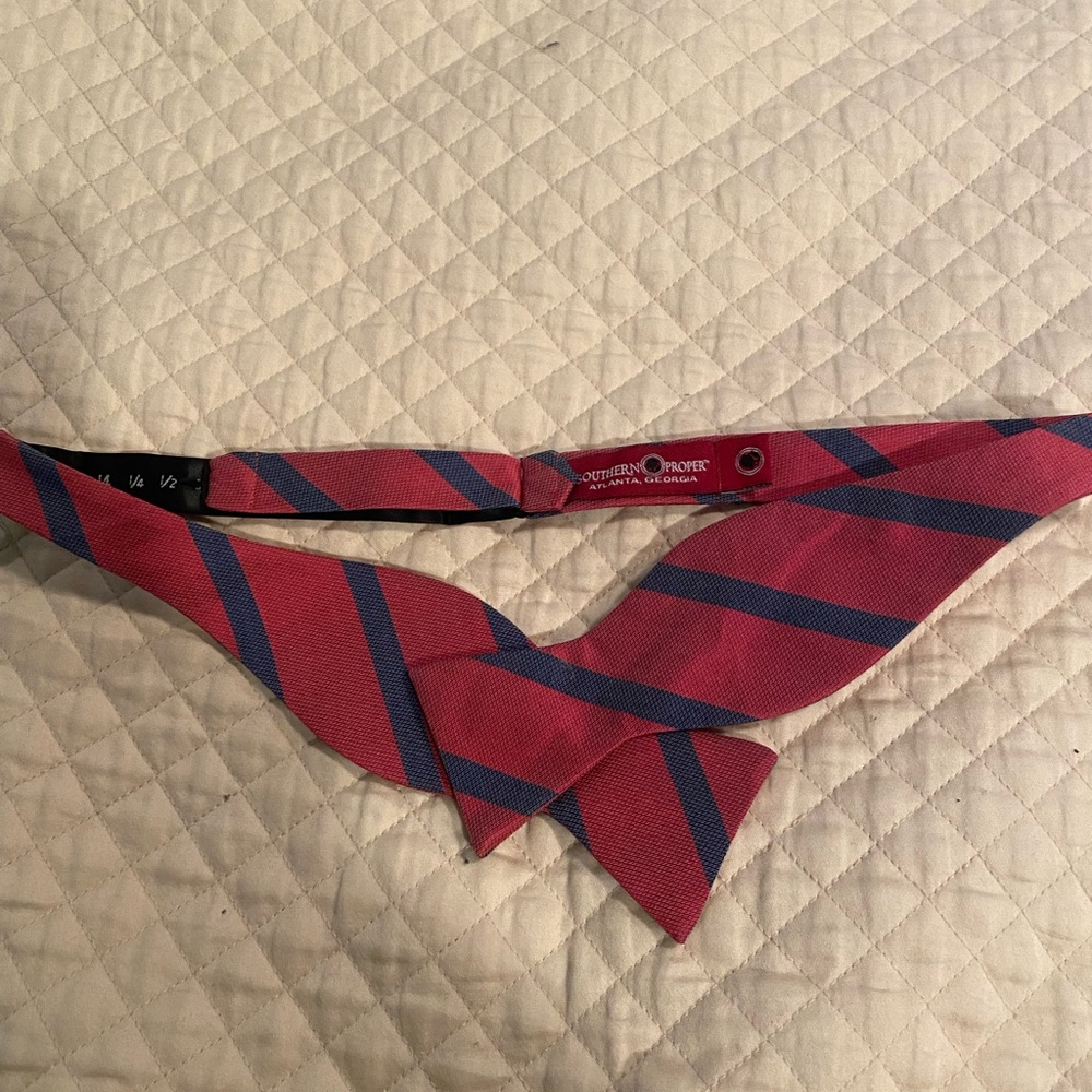Southern Proper Bow Tie Red/Blue